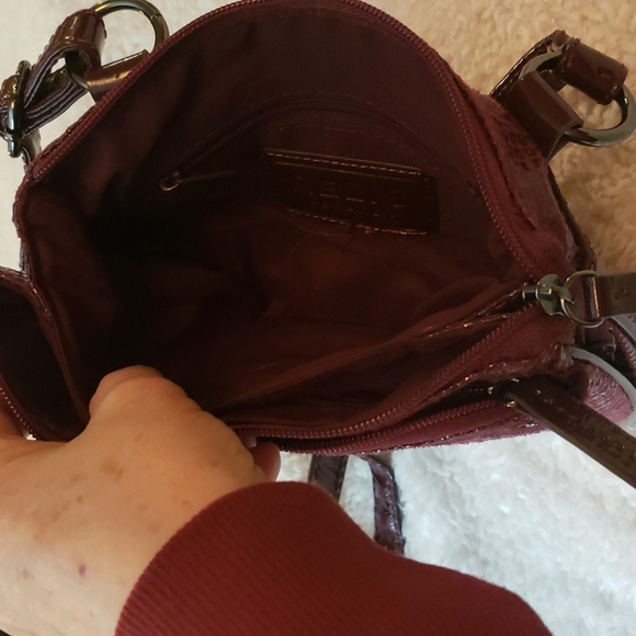 RELIC BURGANDY CROSS BODY PURSE. NWOT - Picture 8 of 11
